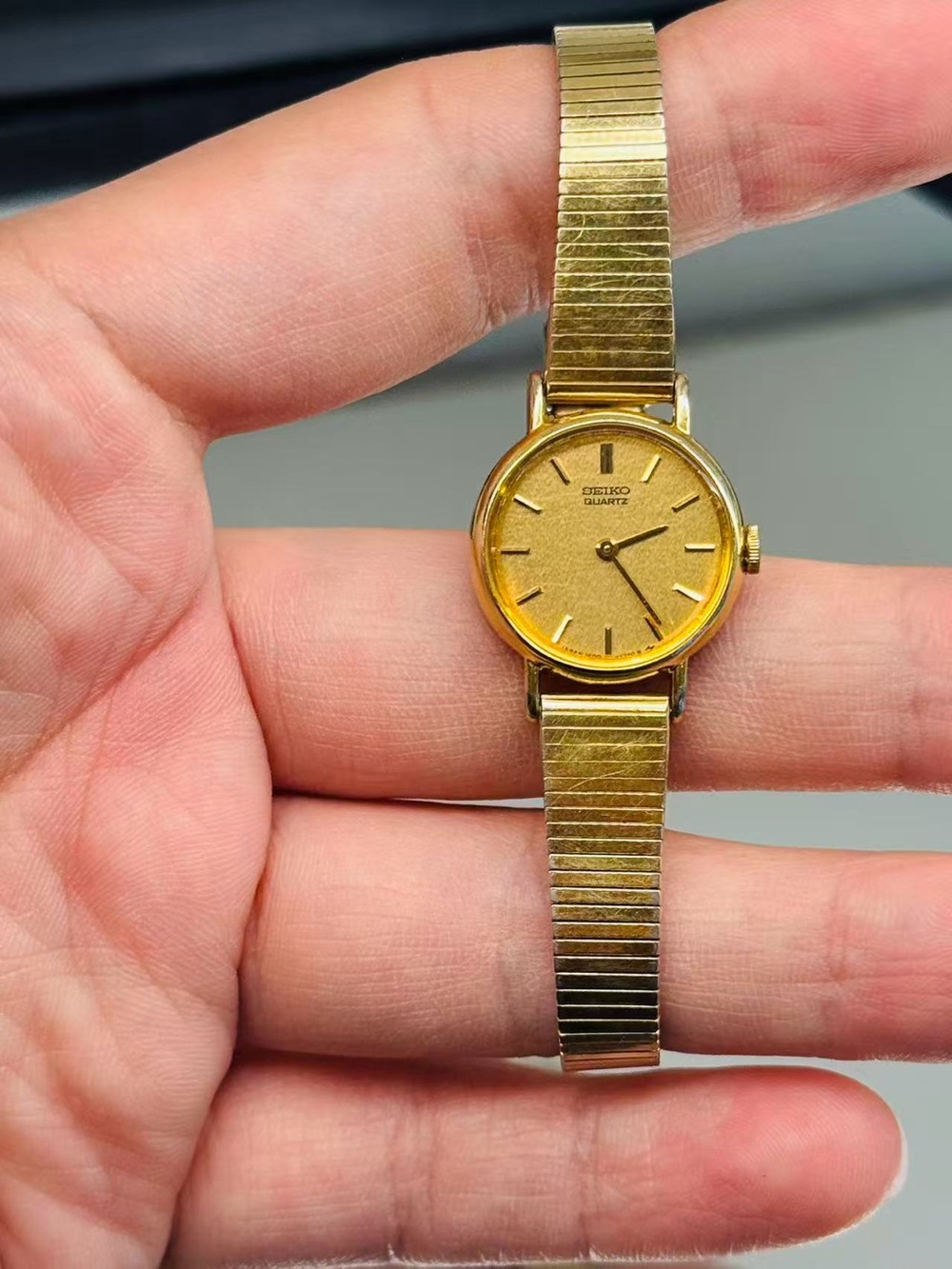 Vintage Seiko Quartz Gold Tone Women’s Watch Champagne Dial New Battery Runs - Picture 6 of 12